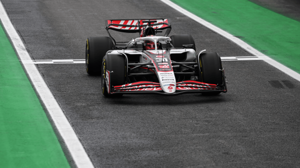 博星优配 奥康: 赛车非常难开;冲刺赛比赛环境太恶劣了